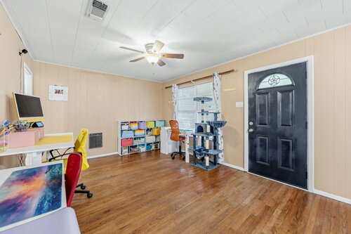 Photo 10 of 914 6th Street in Blanco, Texas