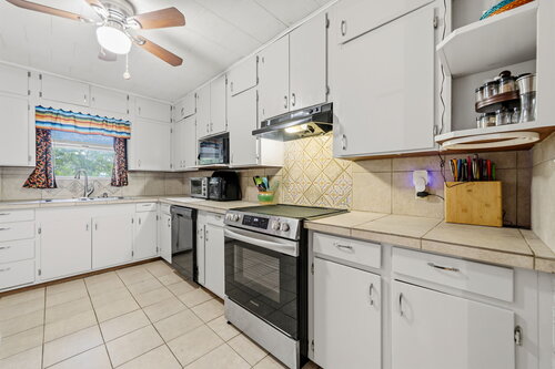 Photo 16 of 914 6th Street in Blanco, Texas