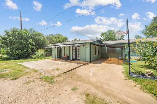 Photo 3 of 914 6th Street in Blanco, Texas